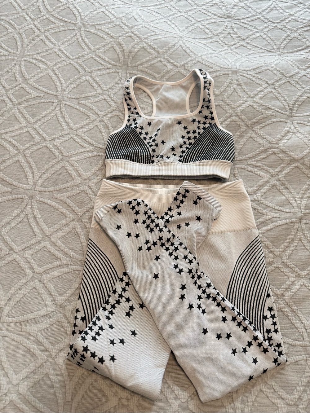 Fabletics Star Pattern Seamless Sports Bra & Leggings Set - White and Black